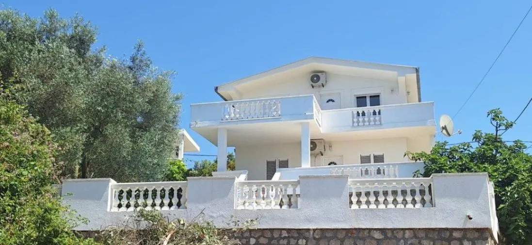 Prodaja, kuća, 175m², Utjeha, Bar