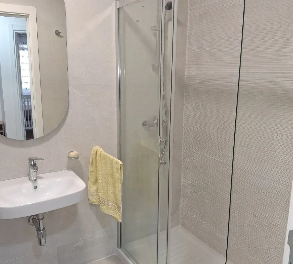 Izdavanje, jednosoban stan, 45m², Pobrežje, Podgorica