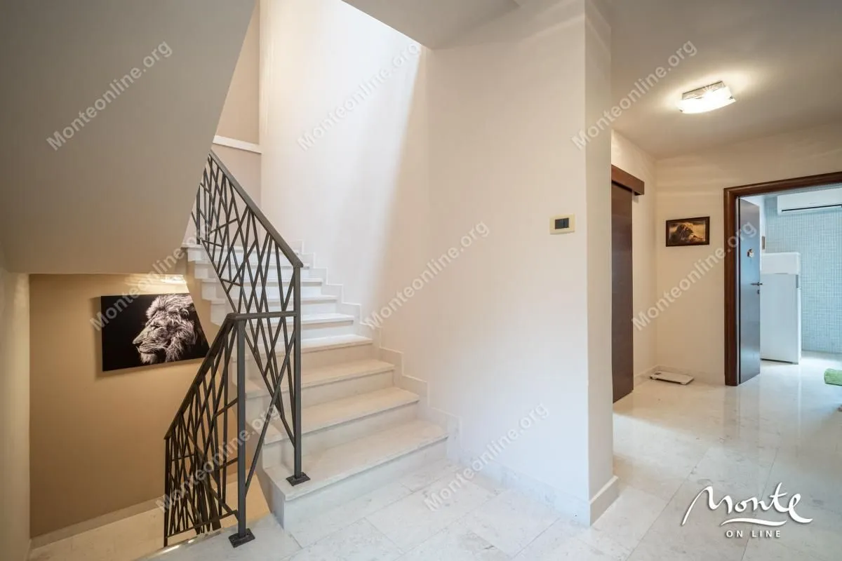 Sale, house, 484m², Stoliv, Kotor