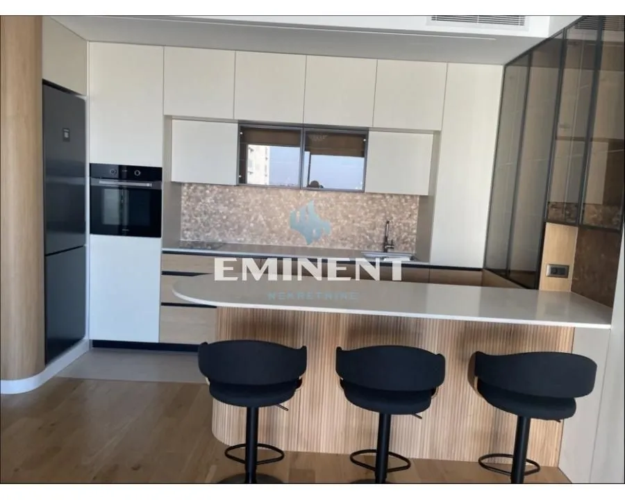 Izdavanje, trosoban stan, 100m², Gundulićev Venac, Beograd