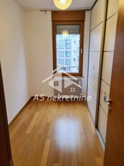 Izdavanje, trosoban stan, 82m², Vračar Hram, Vračar Sve Podlokacije
