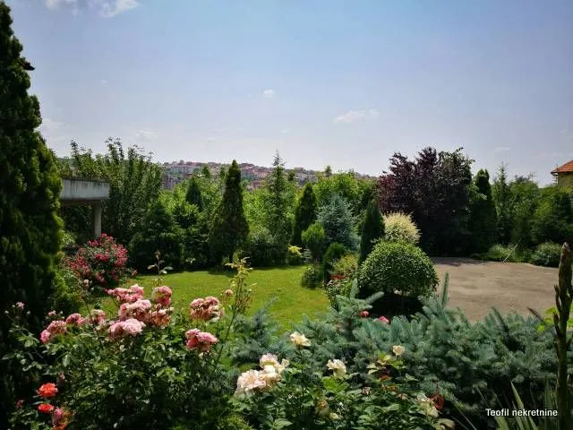 Prodaja, kuća, 550m², Mali Mokri Lug, Zvezdara Sve Podlokacije