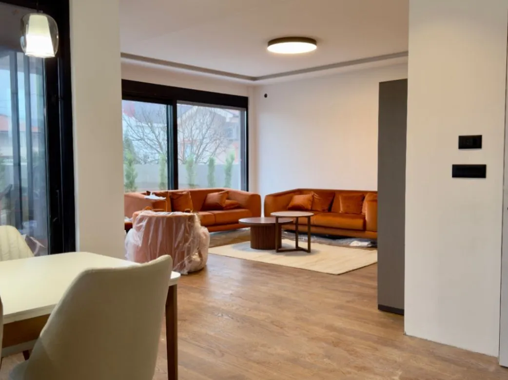 Izdavanje, kuća, 225m², Gornja Gorica, Podgorica