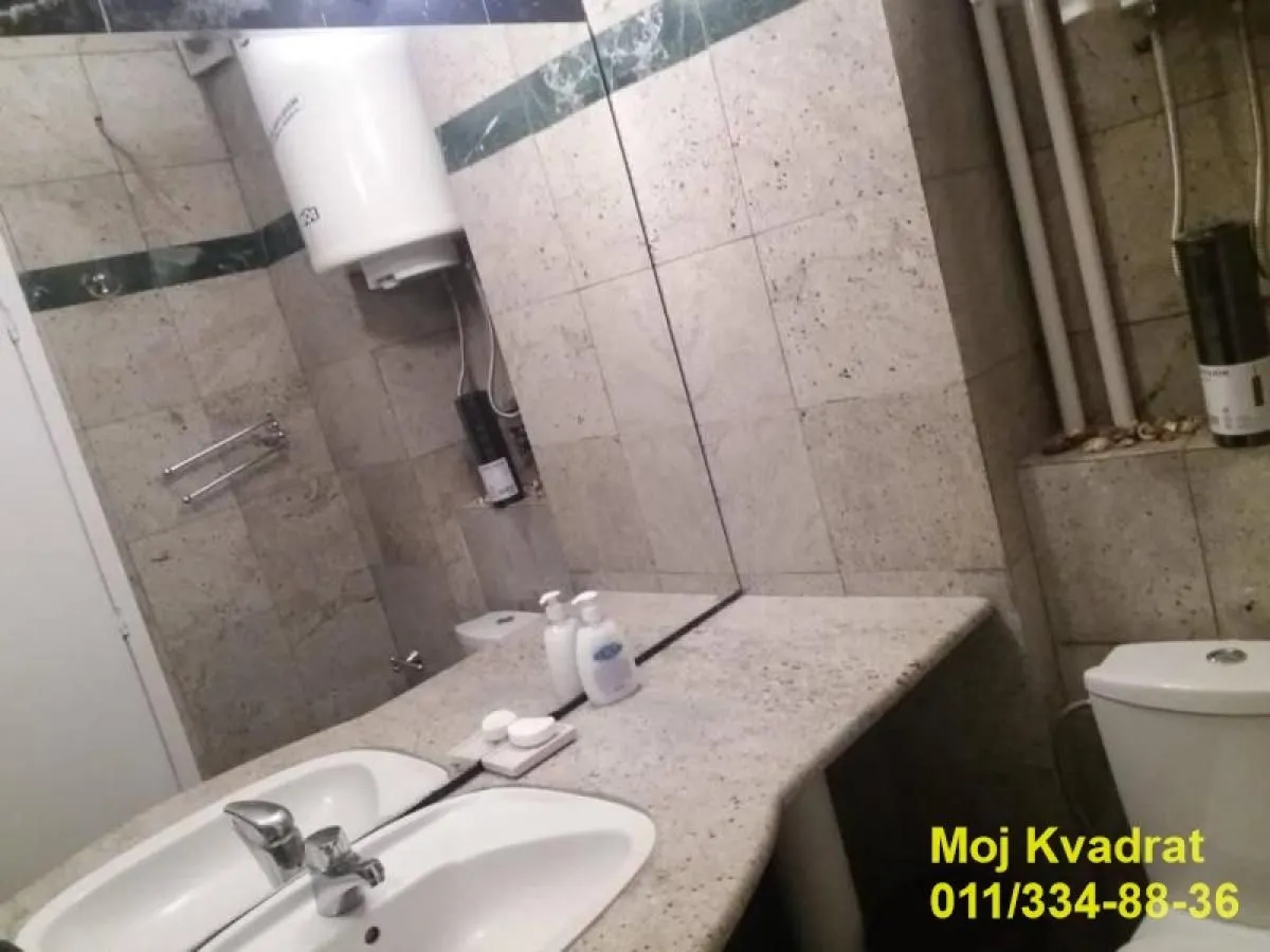 Izdavanje, četvorosoban stan, 94m², Savski Venac, Beograd