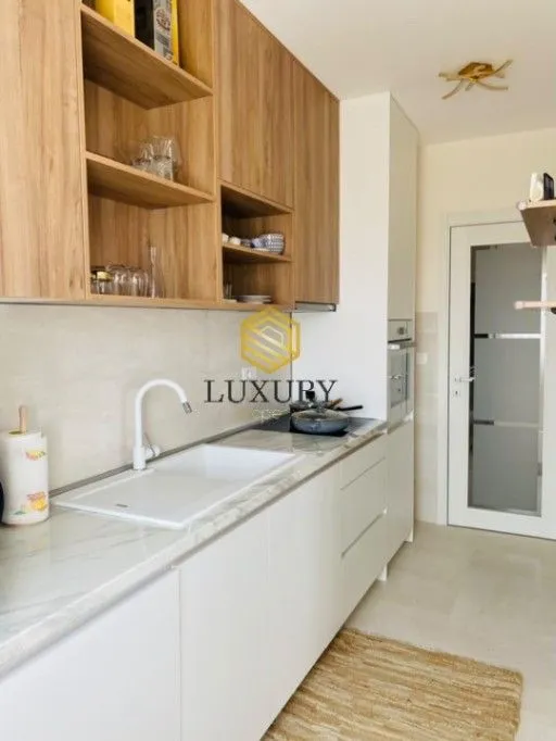 Izdavanje, trosoban stan, 95m², Central Point, Podgorica