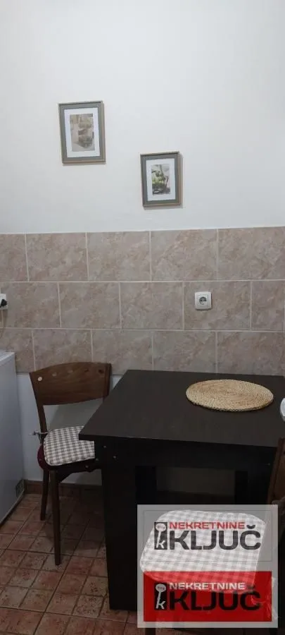 Izdavanje, jednosoban stan, 27m², Adamovićevo Naselje, Novi Sad Sve Podlokacije