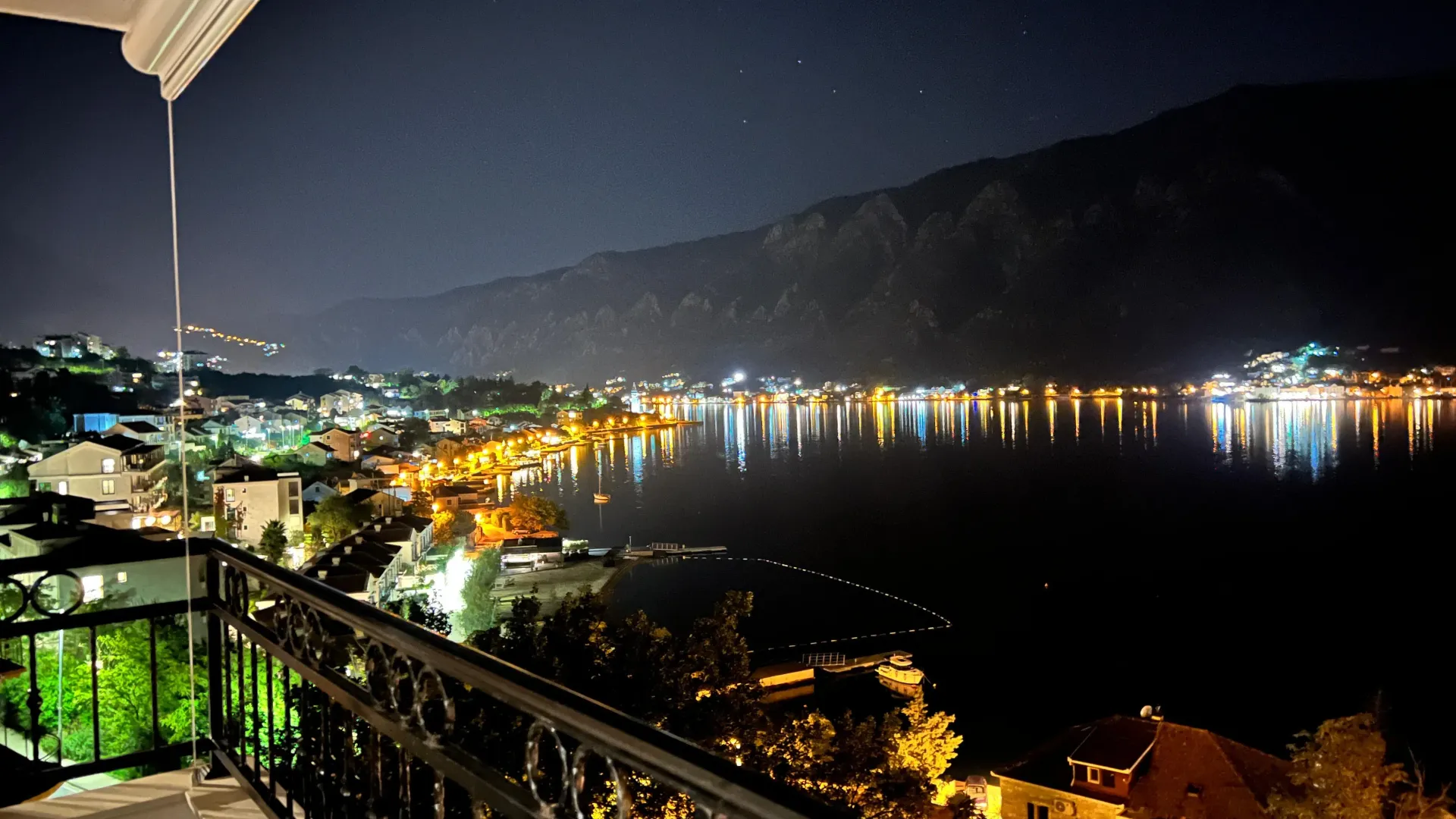 Prodaja, dvosoban stan, 85m², Dobrota, Kotor