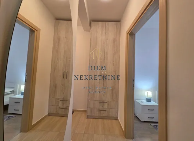 Izdavanje, dvosoban stan, 81m², Dobrota, Kotor