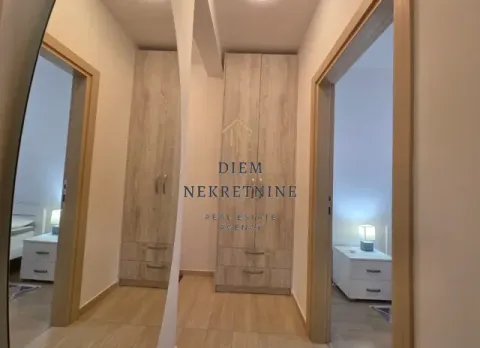 Izdavanje, dvosoban stan, 81m², Dobrota, Kotor - image 16