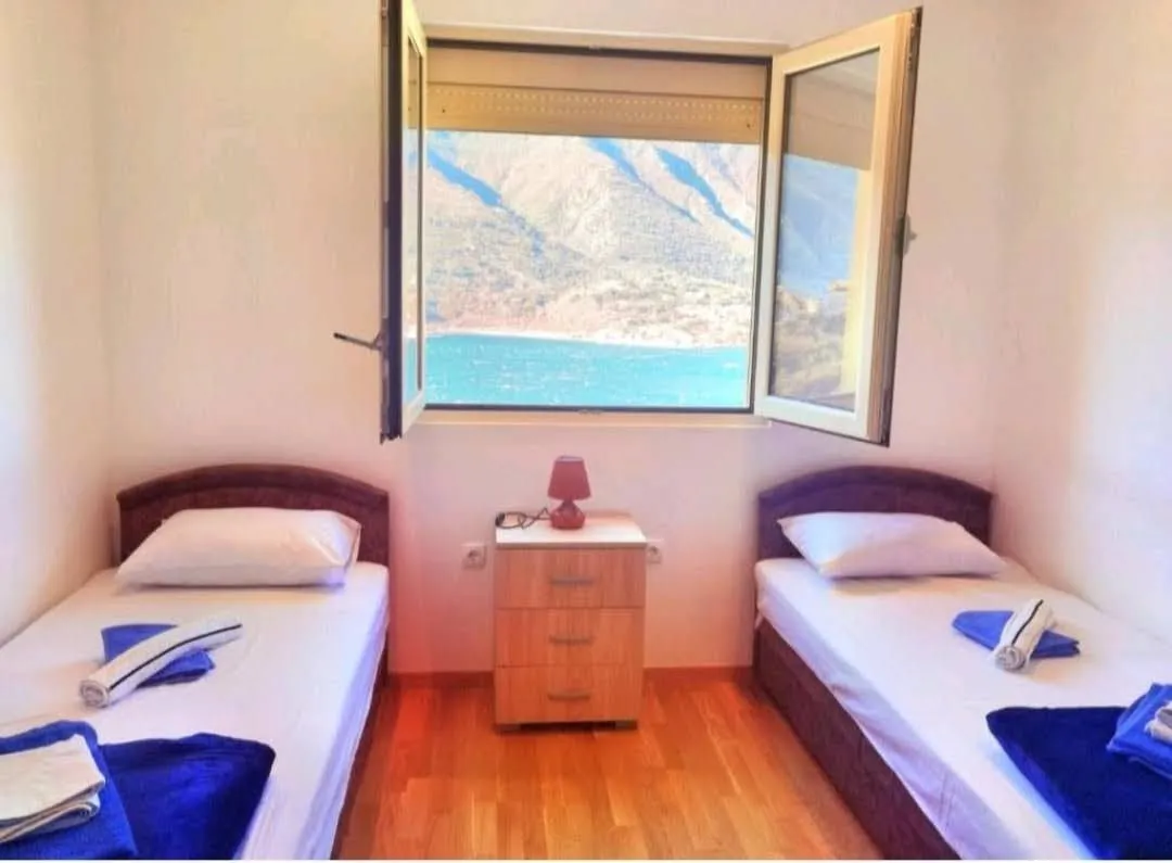 Rent, two bedroom apartment, 50m², Dobrota, Kotor