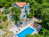 Izdavanje, kuća, 160m², Tivat, Crna Gora - image 1