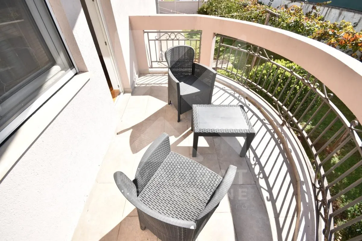 Rent, four bedroom apartment, 160m², Tološi, Podgorica