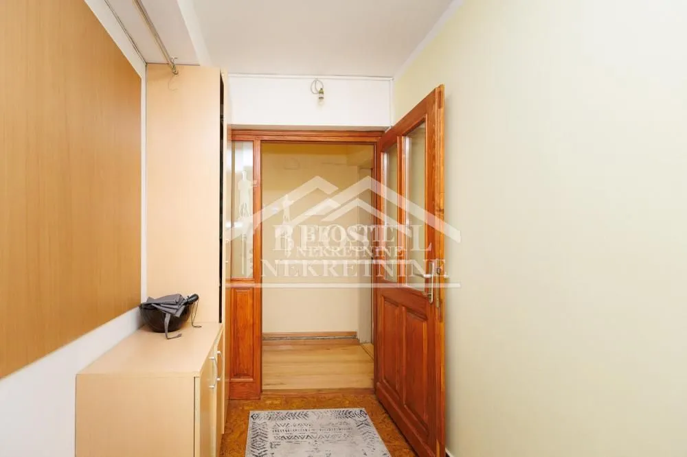 Prodaja, četvorosoban stan, 84m², Gundulićev Venac, Beograd