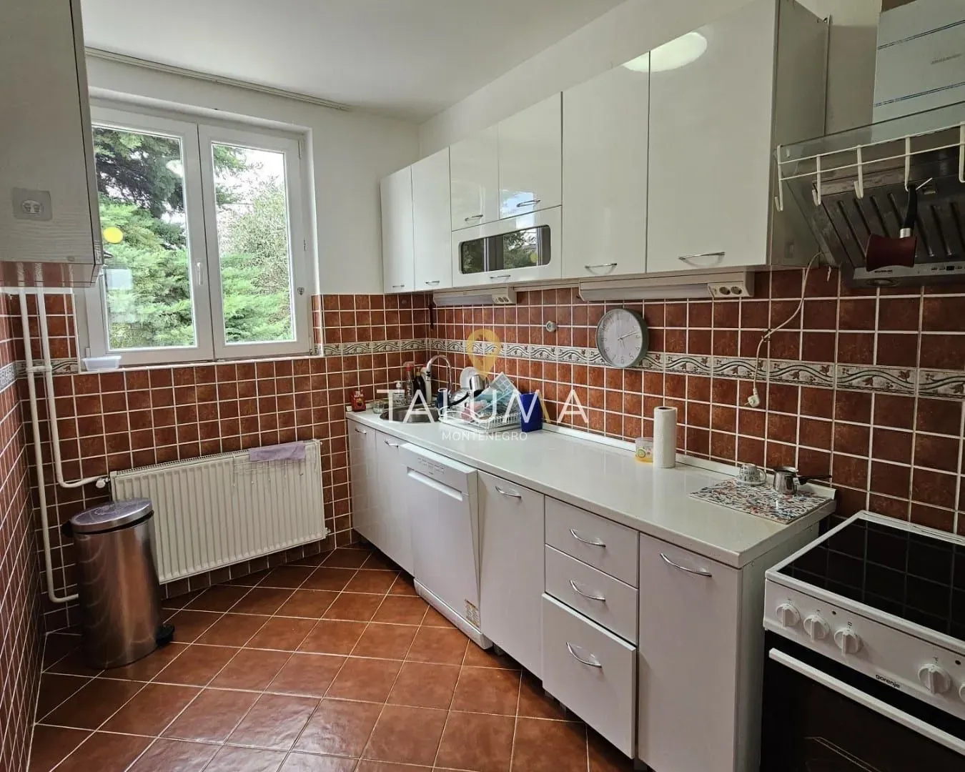 Rent, house, 250m², Zagorič, Podgorica