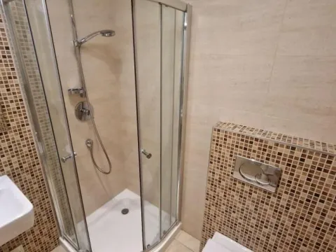 Izdavanje, četvorosoban stan, 150m², Savski Venac, Beograd - image 15