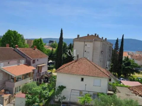 Izdavanje, trosoban stan, 100m², Seljanovo, Tivat - image 2