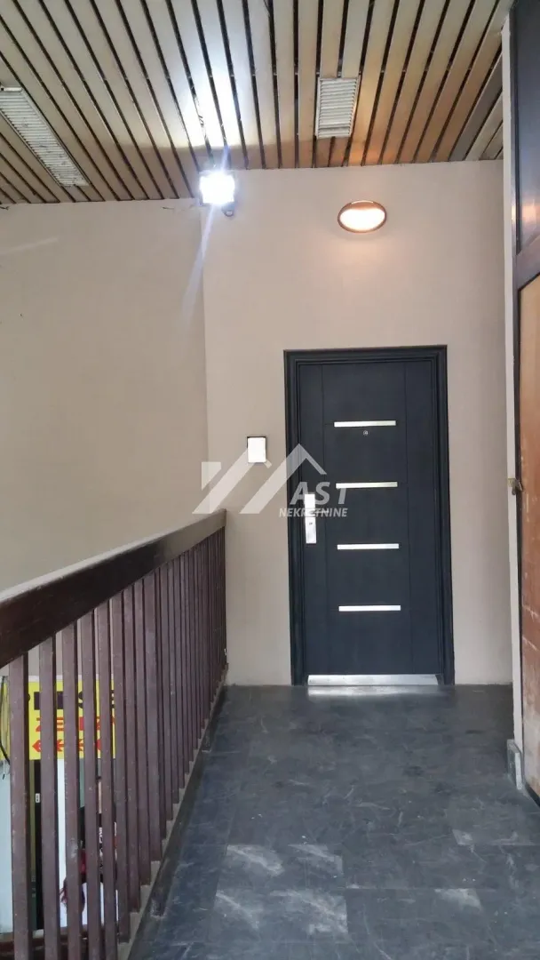 Izdavanje, dvosoban stan, 50m², Centar, Novi Sad