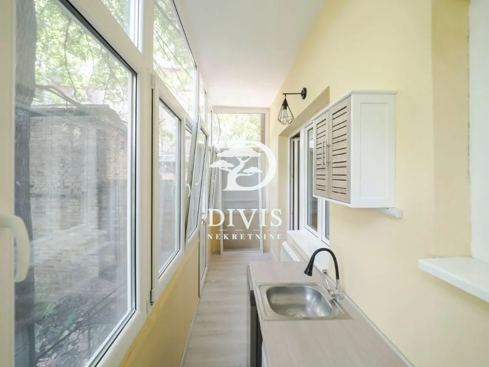 Prodaja, četvorosoban stan, 65m², Skadarlija, Beograd