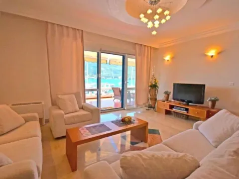 Izdavanje, jednosoban stan, 92m², Centar, Herceg Novi - image 5