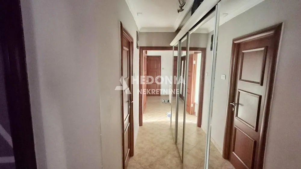 Prodaja, trosoban stan, 80m², Novi Beograd Sve Podlokacije, Beograd