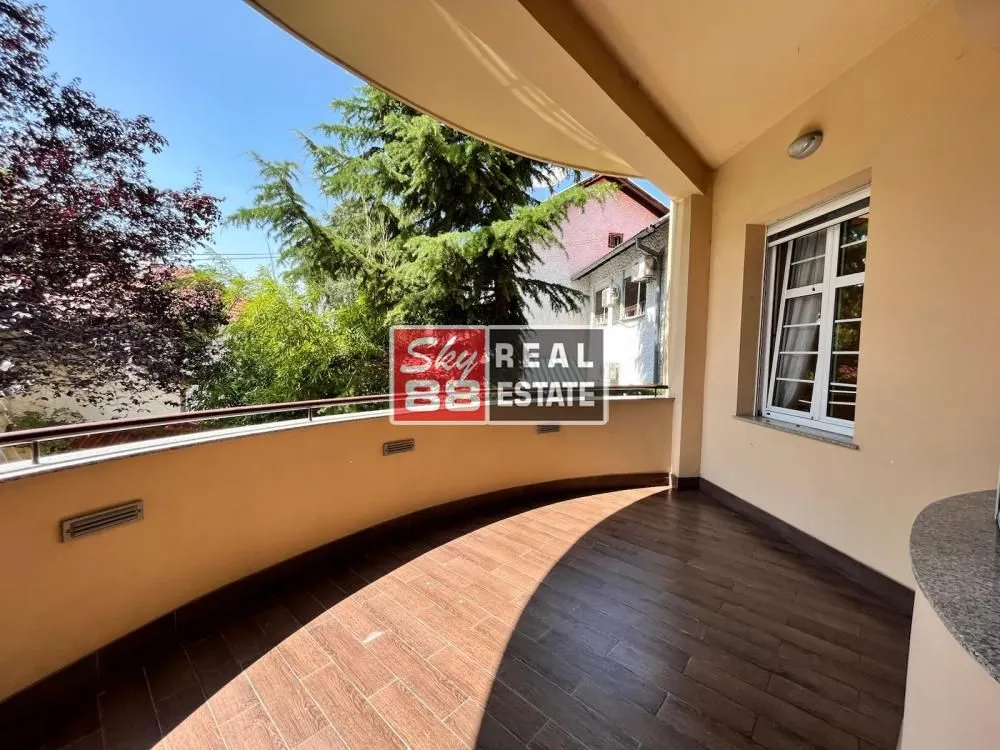 Rent, four bedroom apartment, 130m², Senjak, Beograd