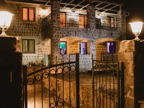 Prodaja, kuća, 466m², Petrovac, Budva - image 12