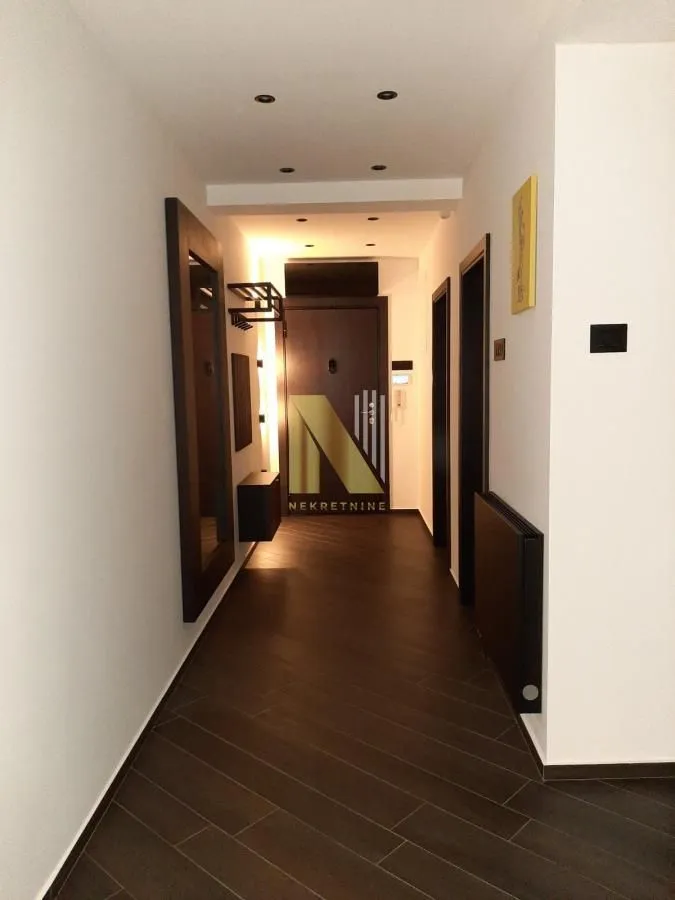 Prodaja, četvorosoban stan, 176m², Centar, Novi Sad