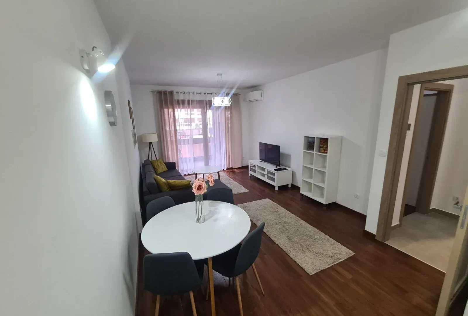 Izdavanje, jednosoban stan, 50m², Master Kvart, Podgorica