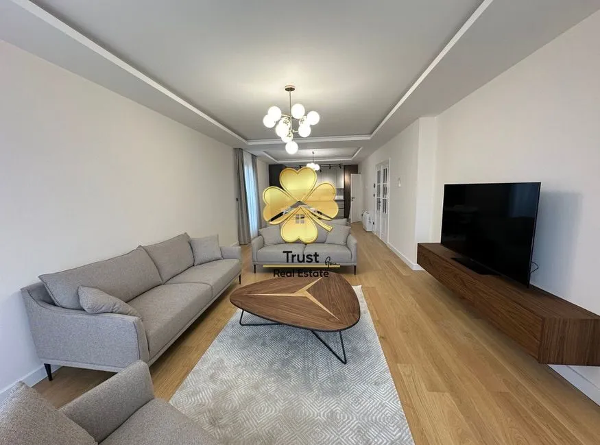 Izdavanje, trosoban stan, 120m², Gorica C, Podgorica