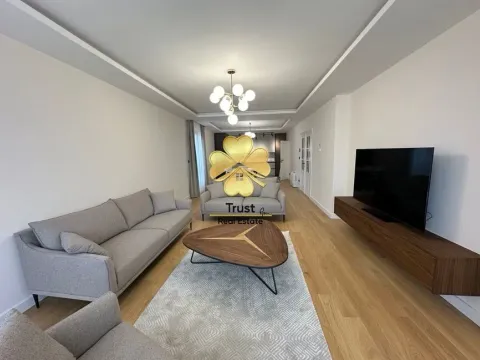 Izdavanje, trosoban stan, 120m², Gorica C, Podgorica