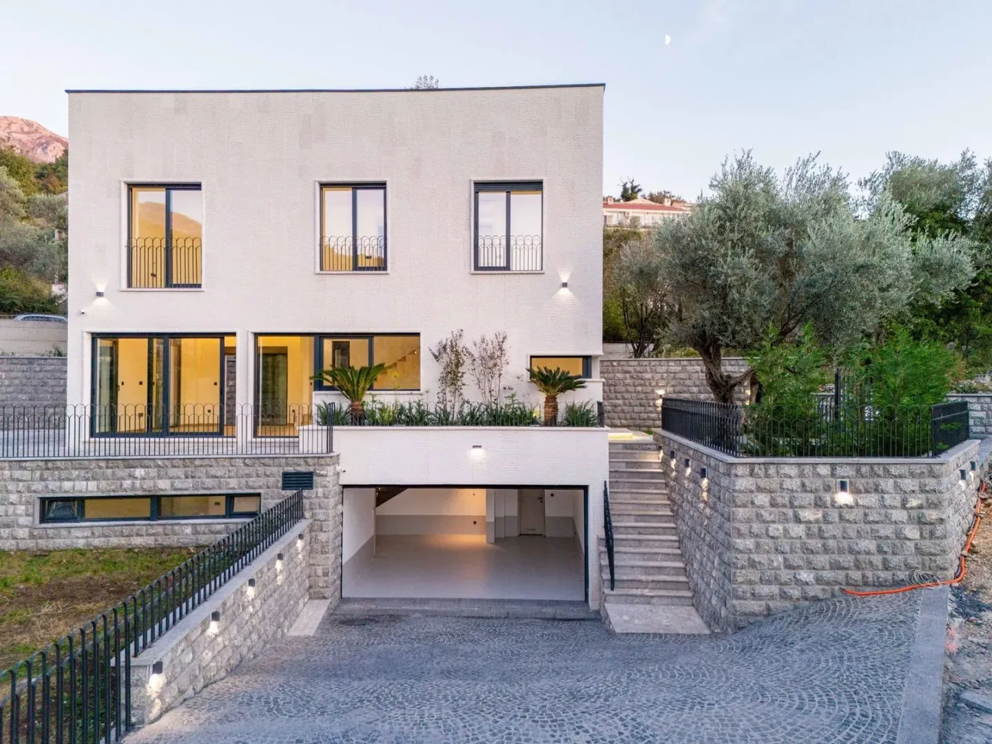 Prodaja, kuća, 240m², Kamenovo, Budva