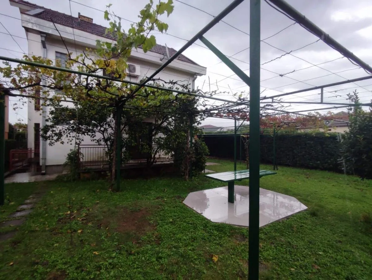 Rent, house, 200m², Zagorič, Podgorica