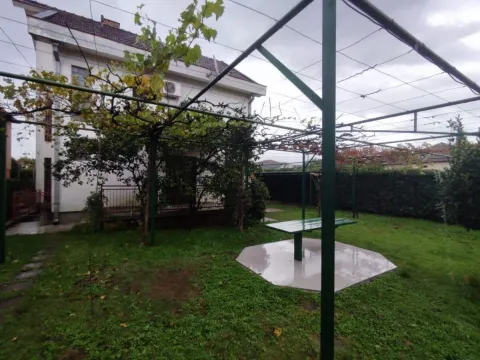 Izdavanje, kuća, 200m², Zagorič, Podgorica - image 6