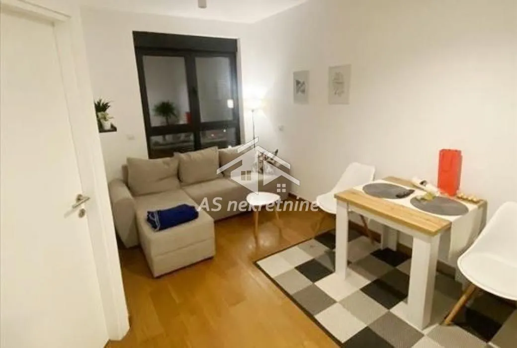Izdavanje, dvosoban stan, 35m², Vračar Sve Podlokacije, Beograd