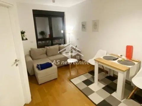 Izdavanje, dvosoban stan, 35m², Vračar Sve Podlokacije, Beograd - image 1