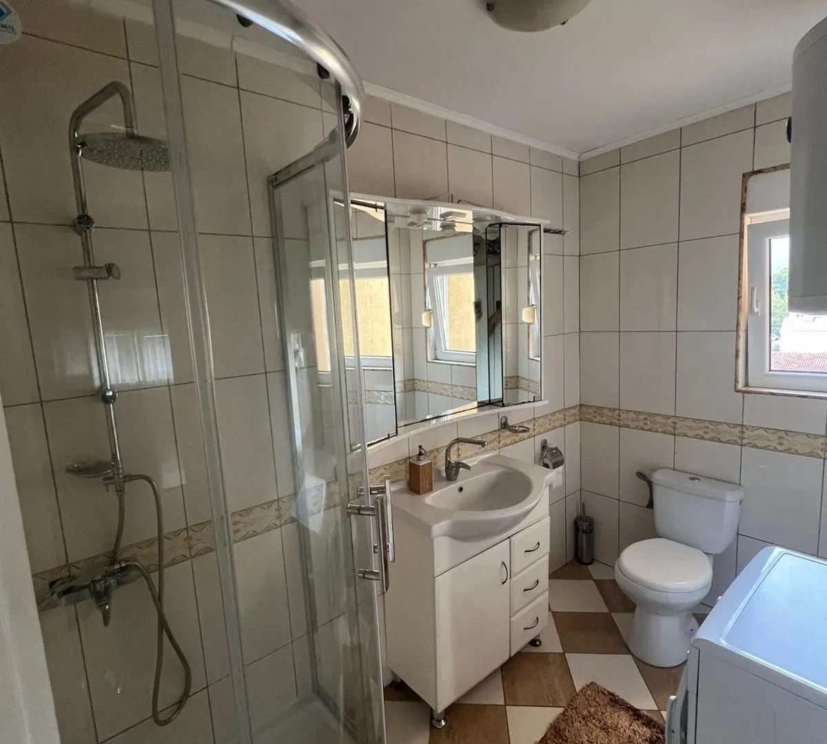 Izdavanje, jednosoban stan, 70m², Centar, Tivat