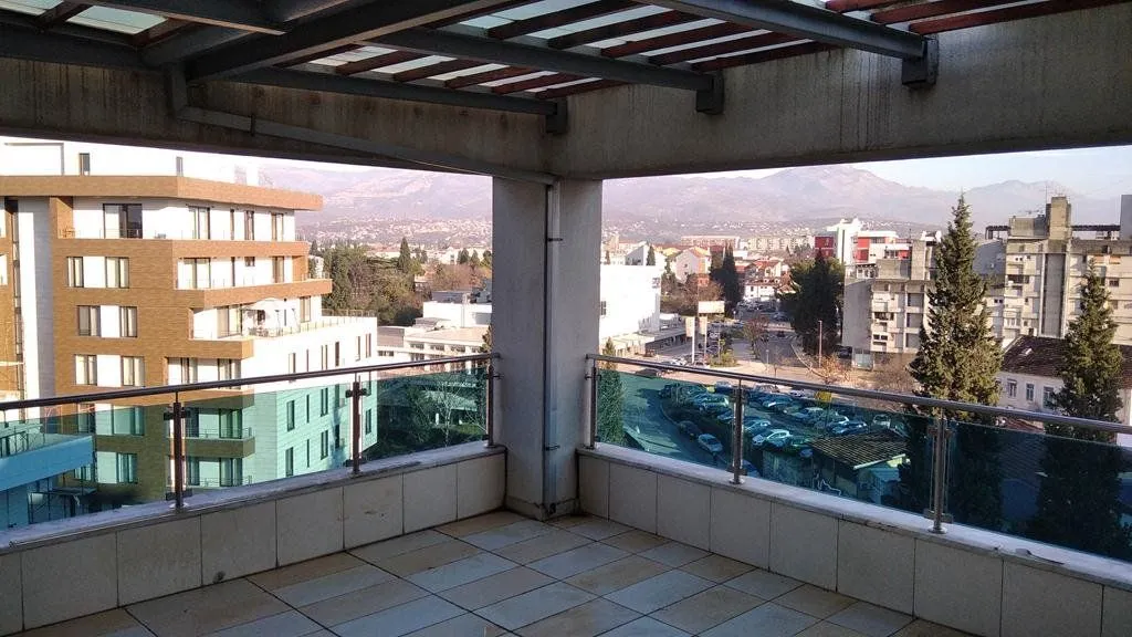 Izdavanje, dvosoban stan, 120m², Centar, Podgorica