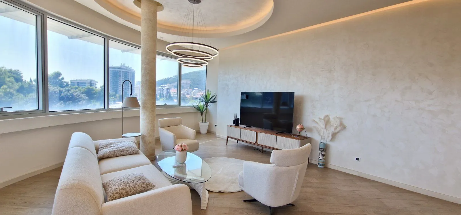 Izdavanje, dvosoban stan, 112m², Budva, Crna Gora