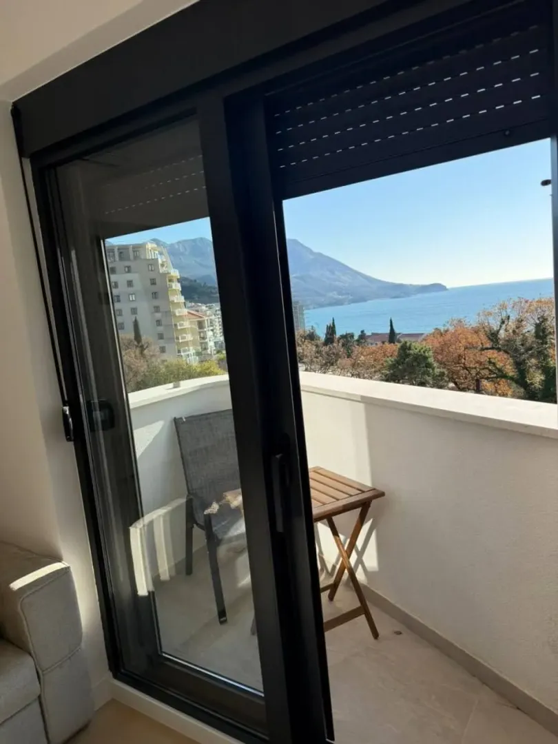Rent, one bedroom apartment, 40m², Bečići, Budva