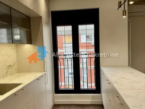 Izdavanje, trosoban stan, 113m², Vračar Centar, Vračar Sve Podlokacije - image 9