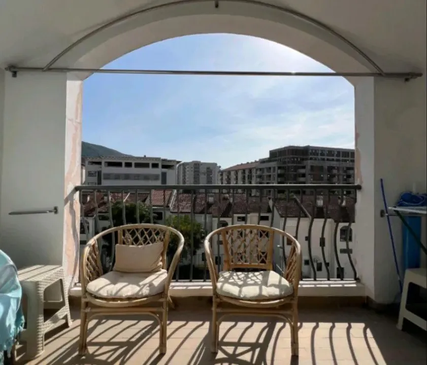 Izdavanje, dvosoban stan, 72m², Budva, Crna Gora