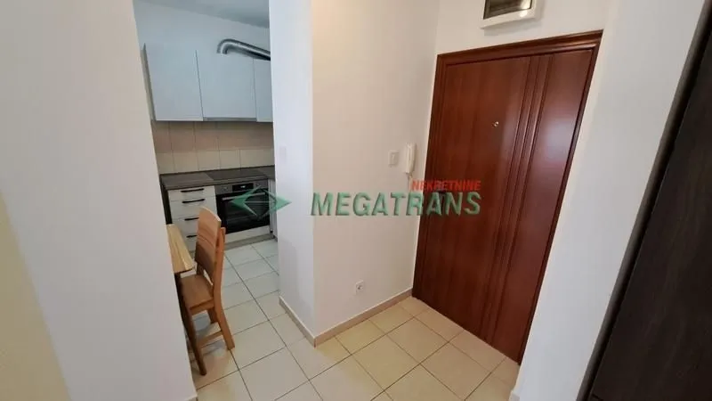 Izdavanje, dvosoban stan, 42m², Centar, Novi Sad