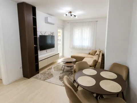 Izdavanje, jednosoban stan, 40m², City Kvart, Podgorica - image 2