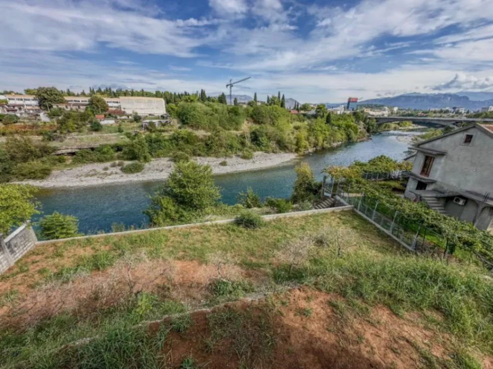 Prodaja, kuća, 343m², Obala Morače, Podgorica