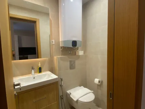 Izdavanje, trosoban stan, 85m², Kavač, Kotor - image 15