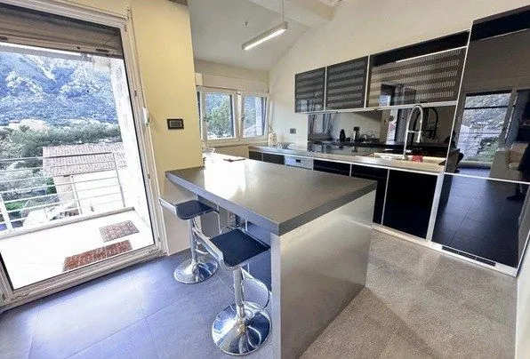 Prodaja, dvosoban stan, 121m², Dobrota, Kotor