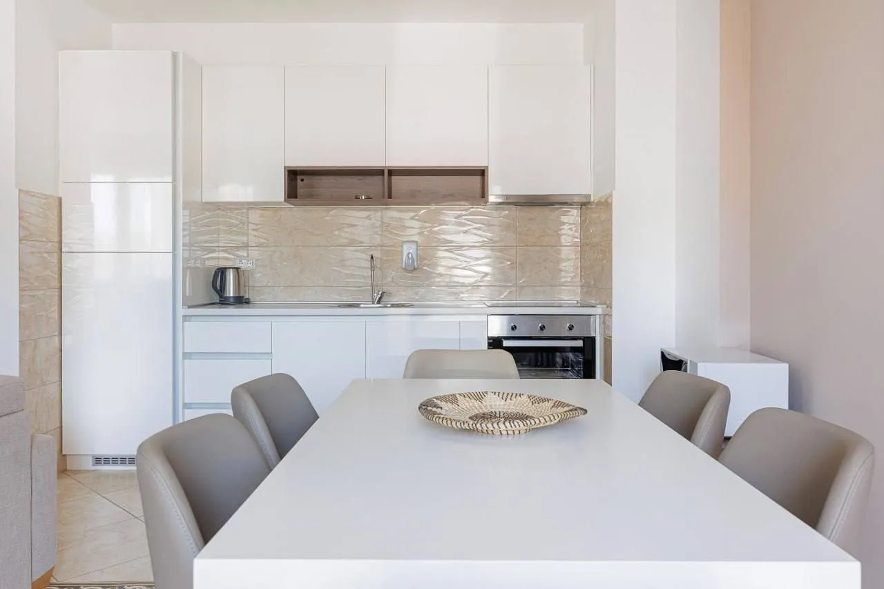 Rent, one bedroom apartment, 72m², Bečići, Budva