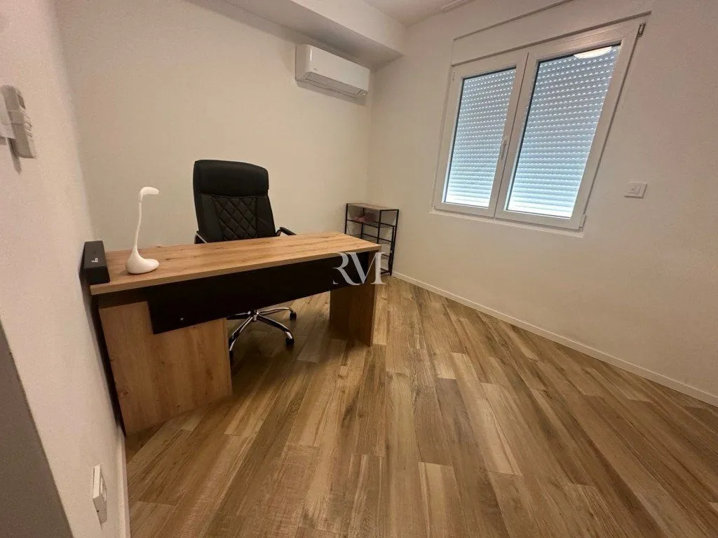 Izdavanje, dvosoban stan, 60m², Mažina, Tivat