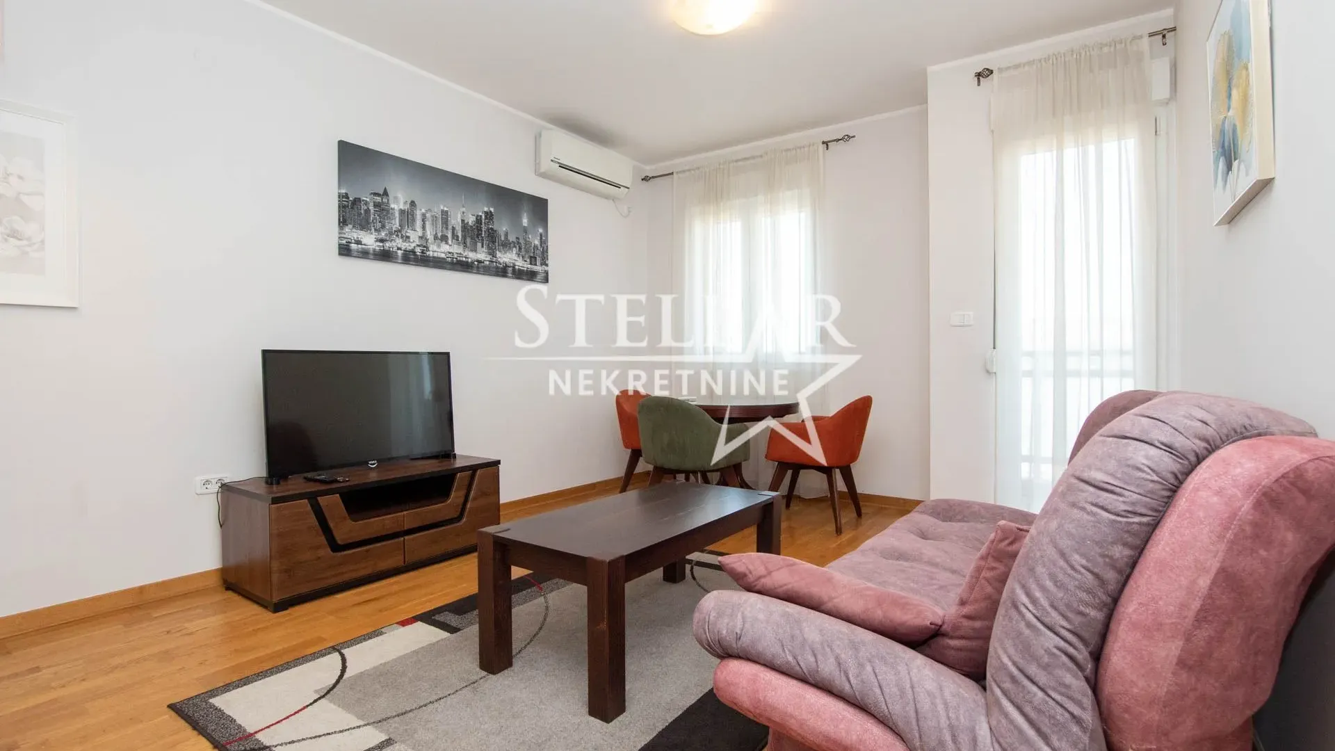 Izdavanje, jednosoban stan, 42m², City Kvart, Podgorica
