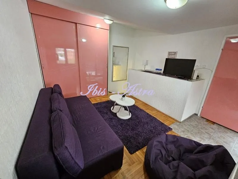 Rent, two bedroom apartment, 42m², Đeram Pijaca, Beograd